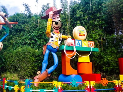 Woody mascara covid coronavirus hollywood studios toy story land Woody mascara covid coronavirus hollywood studios toy story land