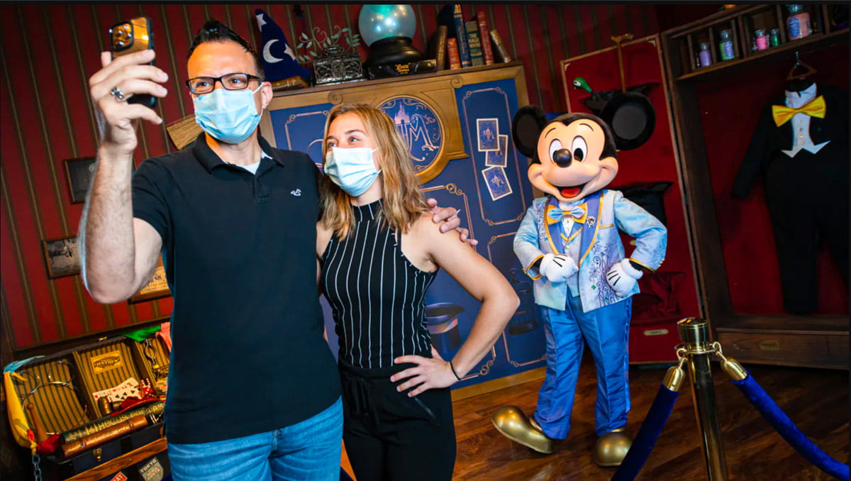 Mickey Town Square Theater Pro Opt 1200 Mickey Town Square Theater Pro Opt 1200