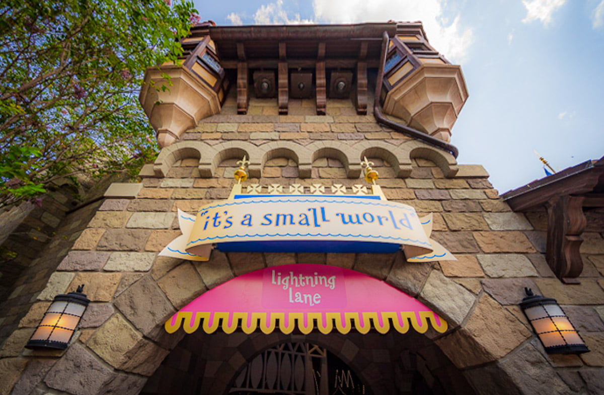 Lightning Lane de it's a small world en Magic Kingdom