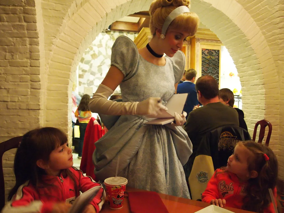 Encuentro con Cenicienta en Akershus Royal Banquet Hall en EPCOT, Walt Disney World