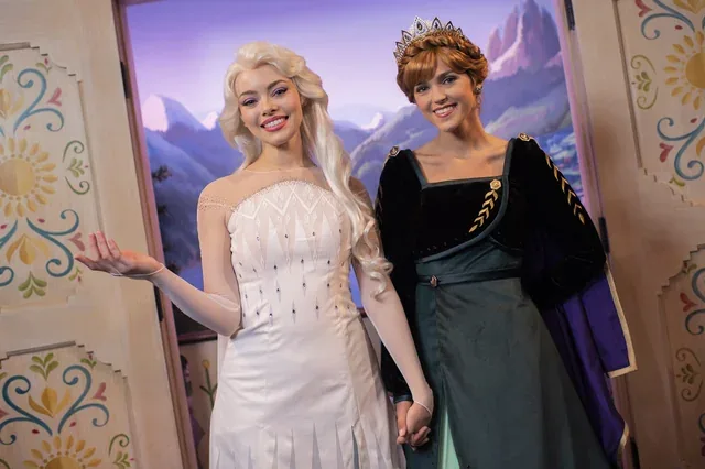 Anna y Elsa en Royal Sommerhus en EPCOT, Walt Disney World