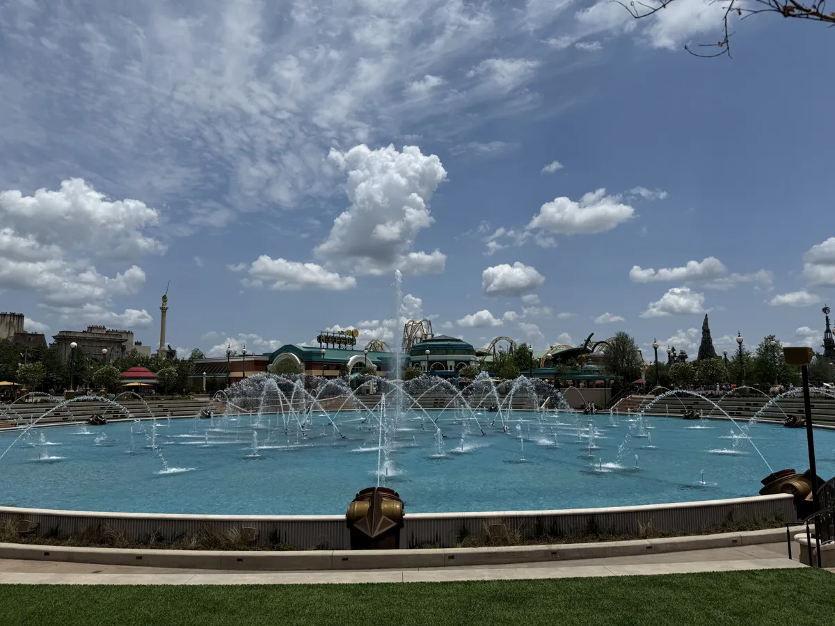 Fuentes y jardines de Celestial Park en Epic Universe, Universal Orlando
