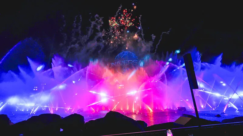 Show nocturno CineSational en la laguna en Universal Studios, Universal Orlando