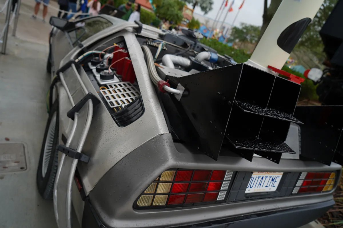 El DeLorean de Volver al Futuro en World Expo en Universal Studios, Universal Orlando