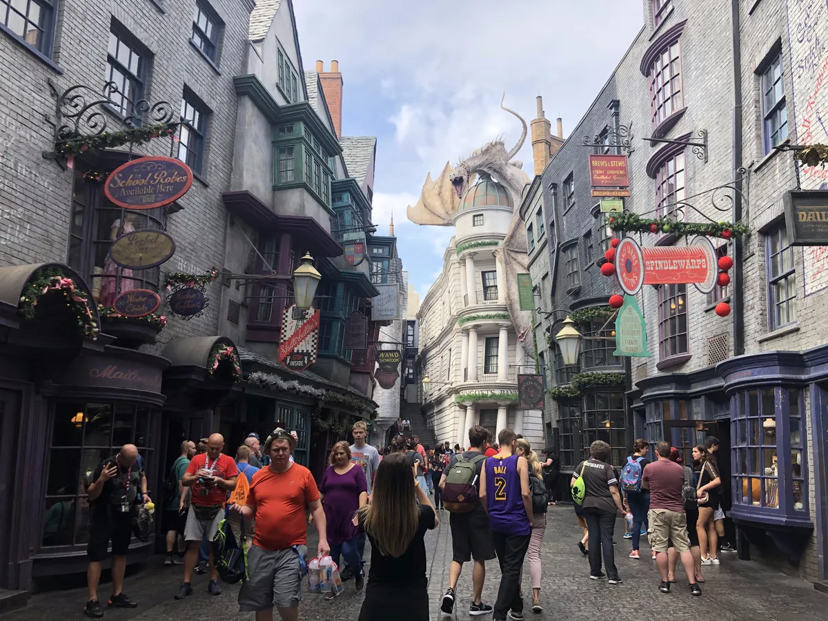 Diagon Alley con el dragón de Gringotts en Universal Studios, Universal Orlando