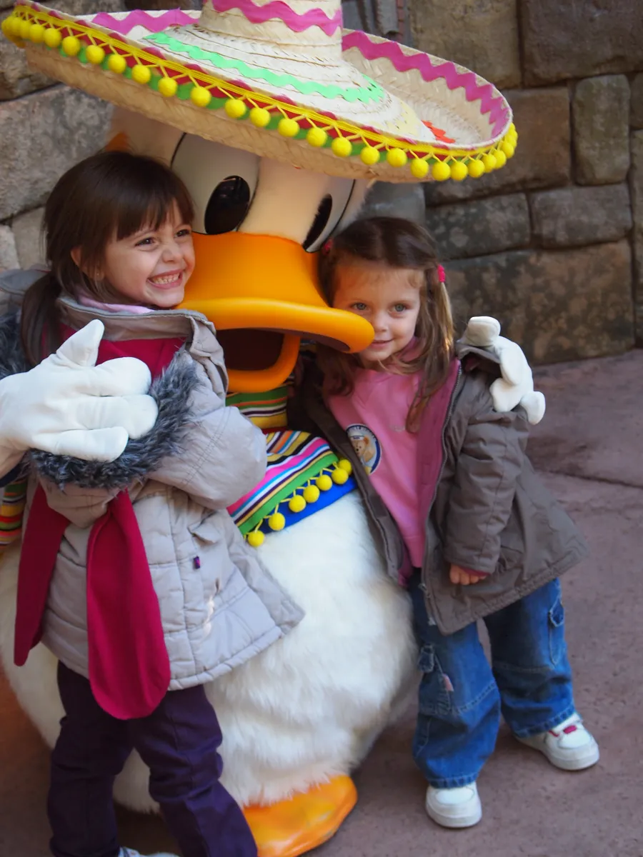 Donald con sombrero mexicano en el pabellón de México en EPCOT, Walt Disney World