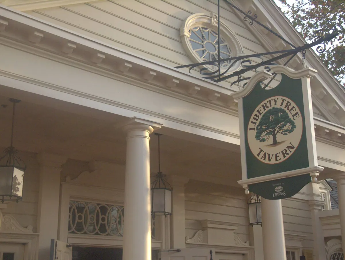 Cartel de Liberty Tree Tavern en Liberty Square