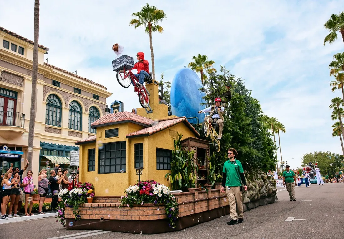 Carroza de E.T. en Universal Mega Movie Parade en Universal Studios, Universal Orlando
