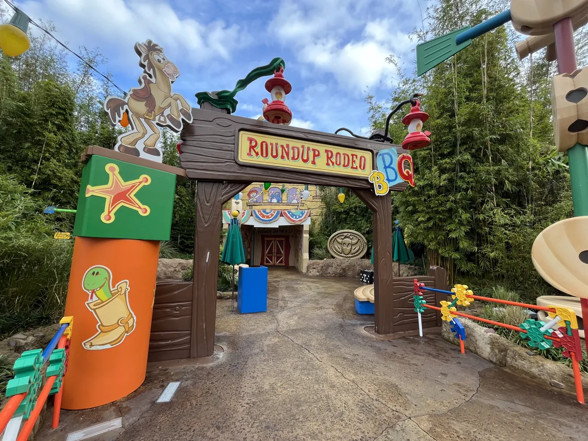 Entrada de Roundup Rodeo BBQ en Toy Story Land