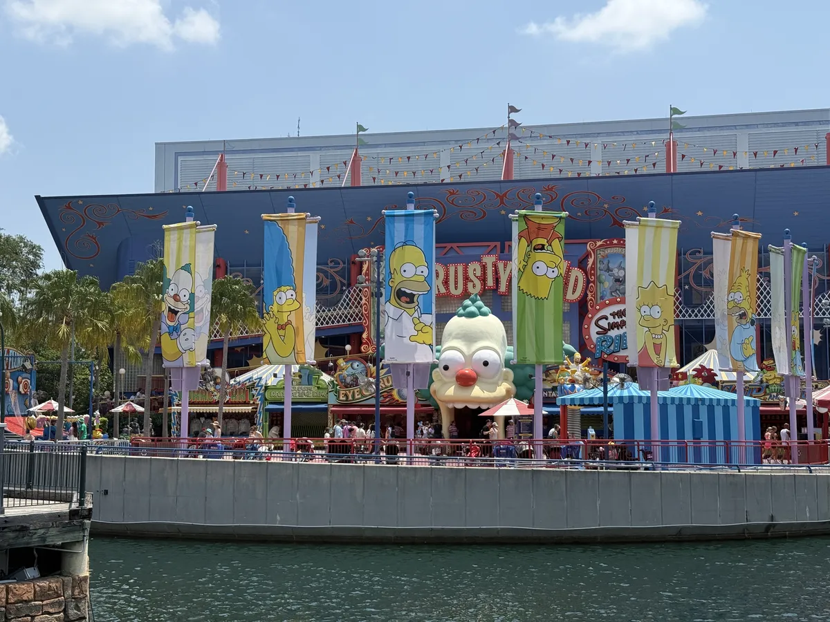 Springfield frente a la laguna en Universal Studios, Universal Orlando