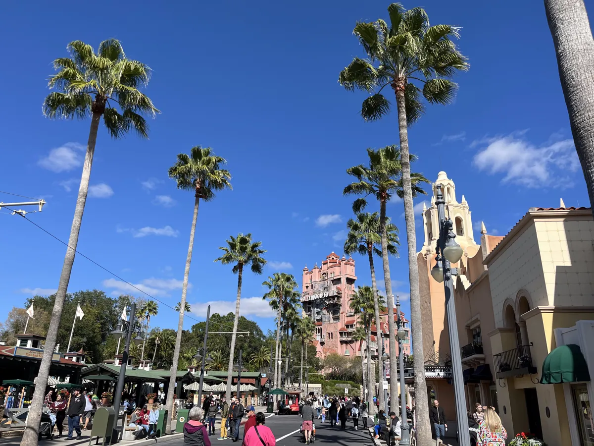 Sunset Boulevard con la Tower of Terror al fondo