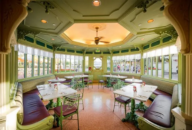 Salón de The Plaza Restaurant en Main Street USA